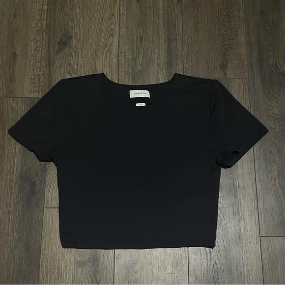 ARITZIA - Babaton - Cropped Workout Tee - Women’s M - Picture 1 of 6